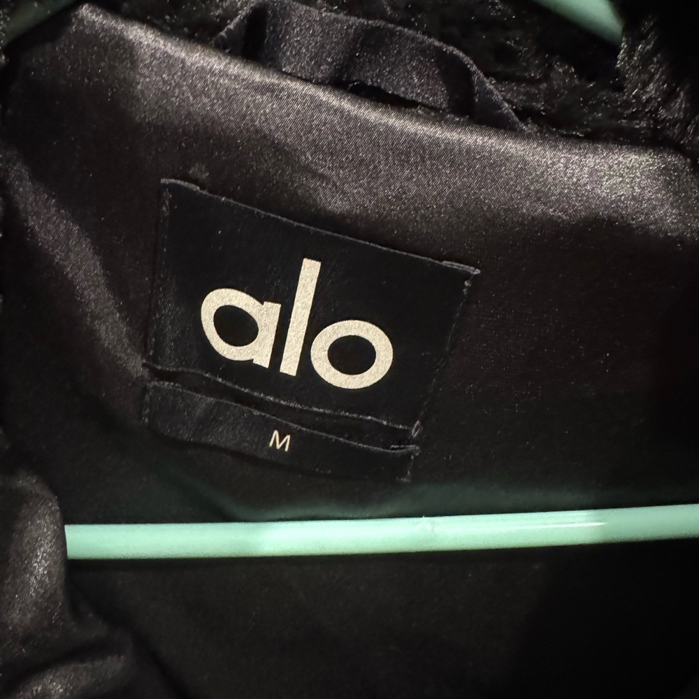 ALO Yoga Black knockout faux fur jacket - Picture 5 of 8